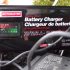 Comment recharger une batterie de voiture avec un chargeur ?